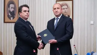 Костадинов: Асен Василев и Румен Радев са си огледало