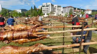 Чевермето в Родопите го въртят го с добра дума, каба гайда и песен