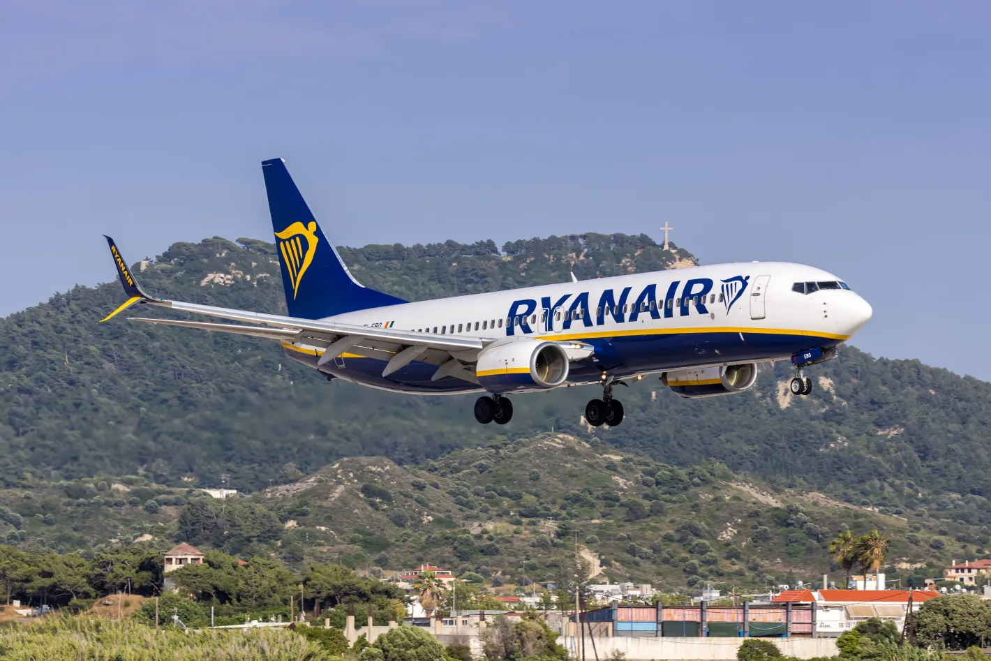 Пиян пътник принуди самолет на Ryanair да кацне аварийно в Германия
