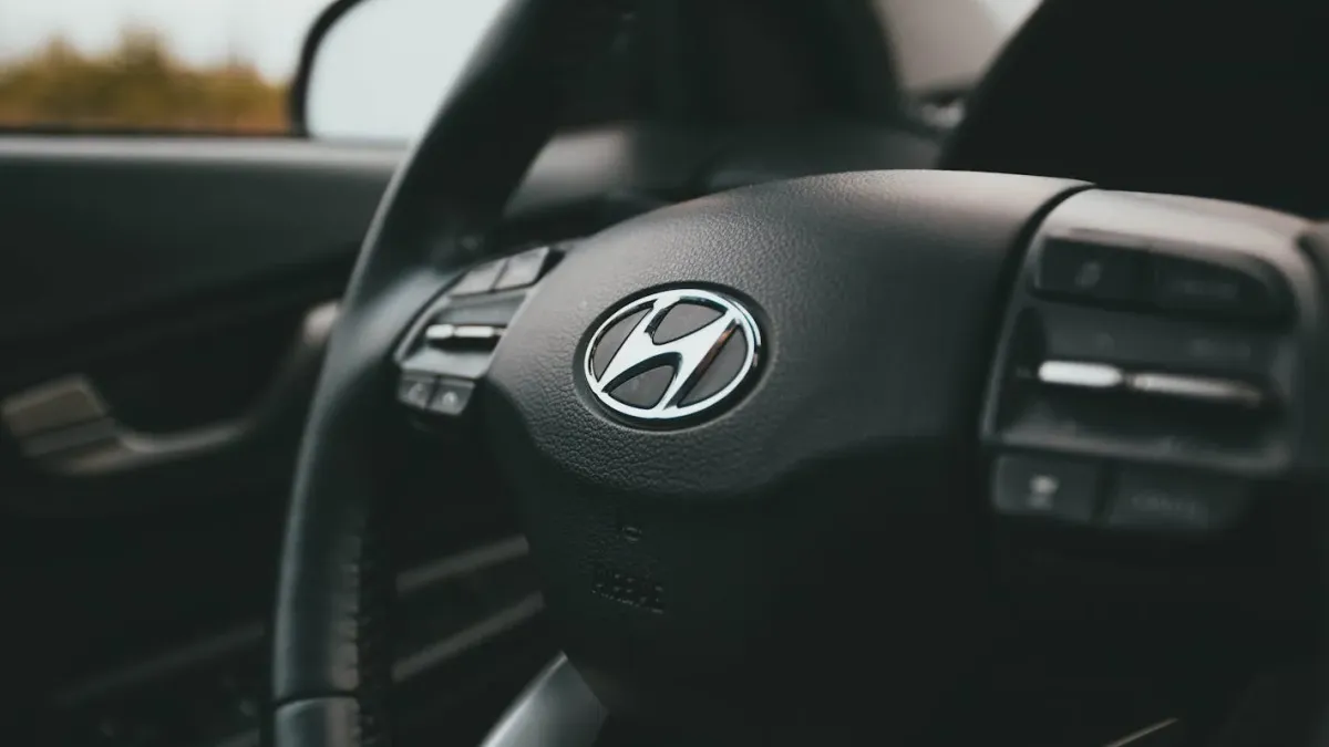 Hyundai представи два модела с дизайн от космоса