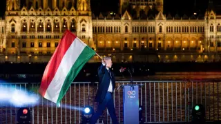 „Унгария избра Европа“, „народът се произнесе“: Вълна от реакции след падането на Орбан