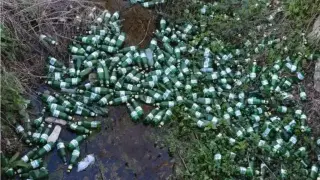Изхвърлени бутилки под мост възмутиха жители на Чешнигирово