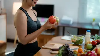 5 летни храни, които причиняват умора и отоци