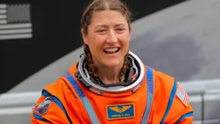 Показаха как кучето на астронавтката от NASA я посреща след завръщането от космоса