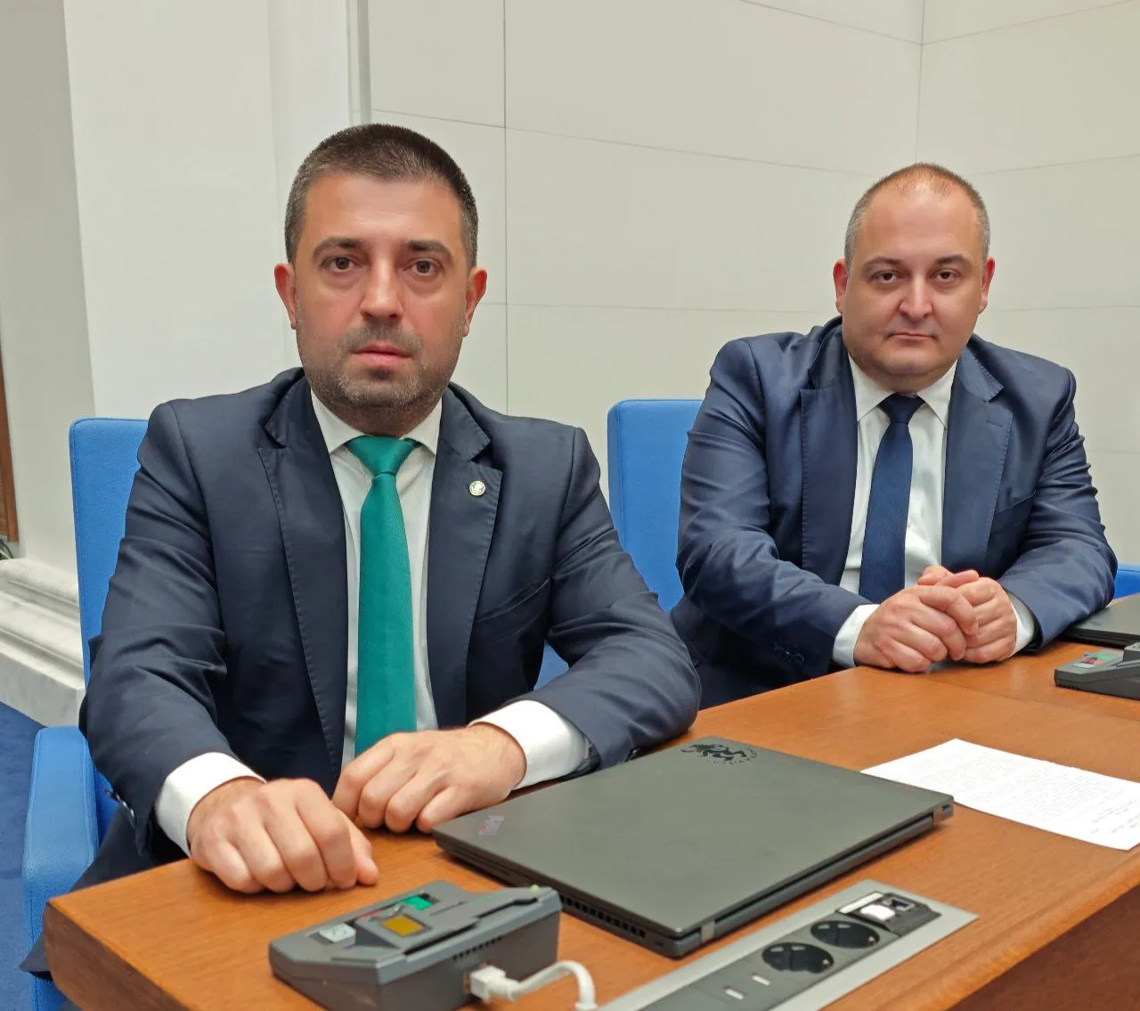Властта притиска граждани доброволци, които събират подписи за референдум срещу изграждането на лагер за мигранти в Средец