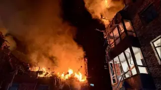 Руснаците удариха с ракети по жилищни квартали на Киев и Днипро, загина дете