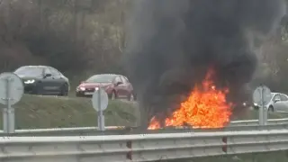 Две коли пламнаха на Е-79 и предизвиха адска тапа край Владая