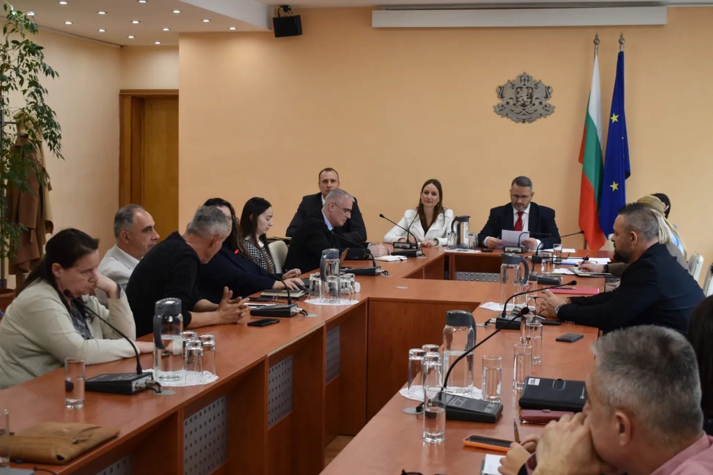 Министър Щонова: Растениевъдството е стратегически сектор, затова първите мерки на държавата бяха насочени към него