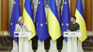 ЕС отпуска до 2,7 млрд. евро на Украйна, следва и заем от 90 млрд.