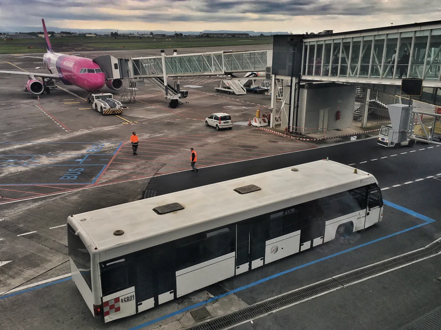 Wizz air обяви недостиг на горива на три летища