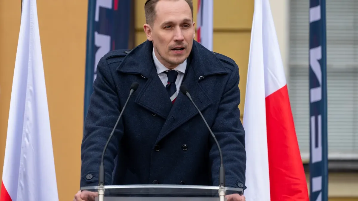 Огромен скандал взриви полския парламент: Депутат сложи свастика на знамето на Израел