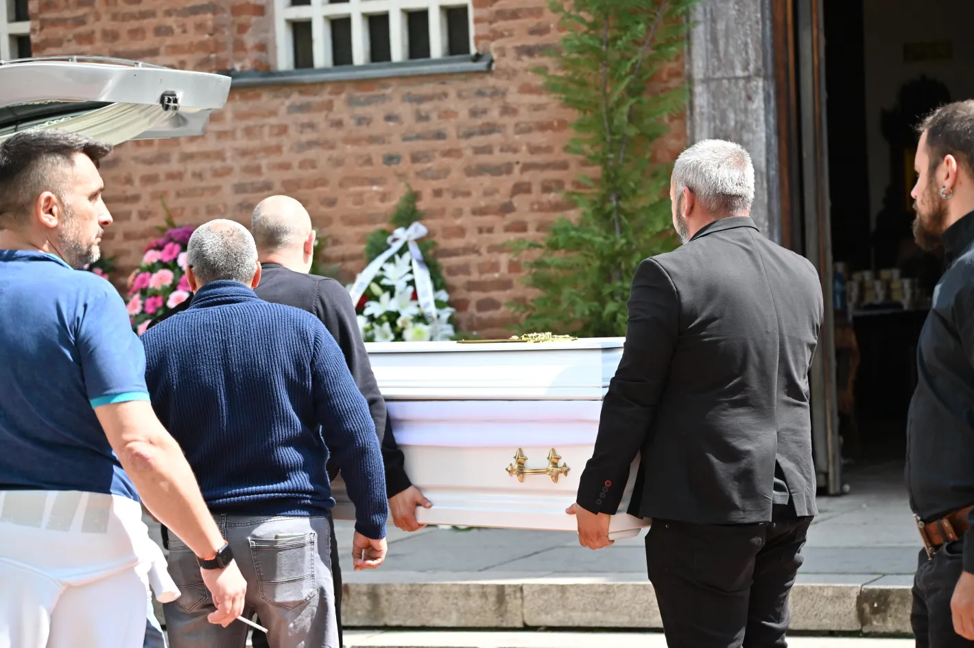 Изпратиха композитора Кирил Икономов, патриарх Даниил води опелото