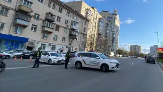 Терор в Киев: Мъж стреля по минувачи и взе заложници, има загинали и ранени
