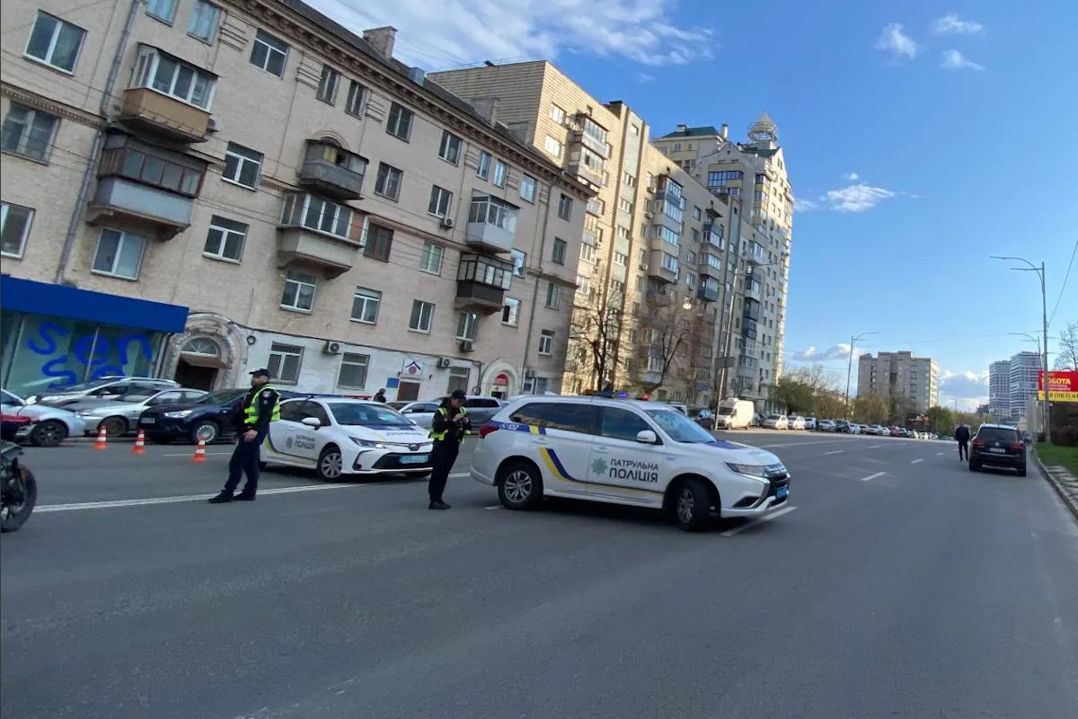 Терор в Киев: Мъж стреля по минувачи и взе заложници, има загинали и ранени