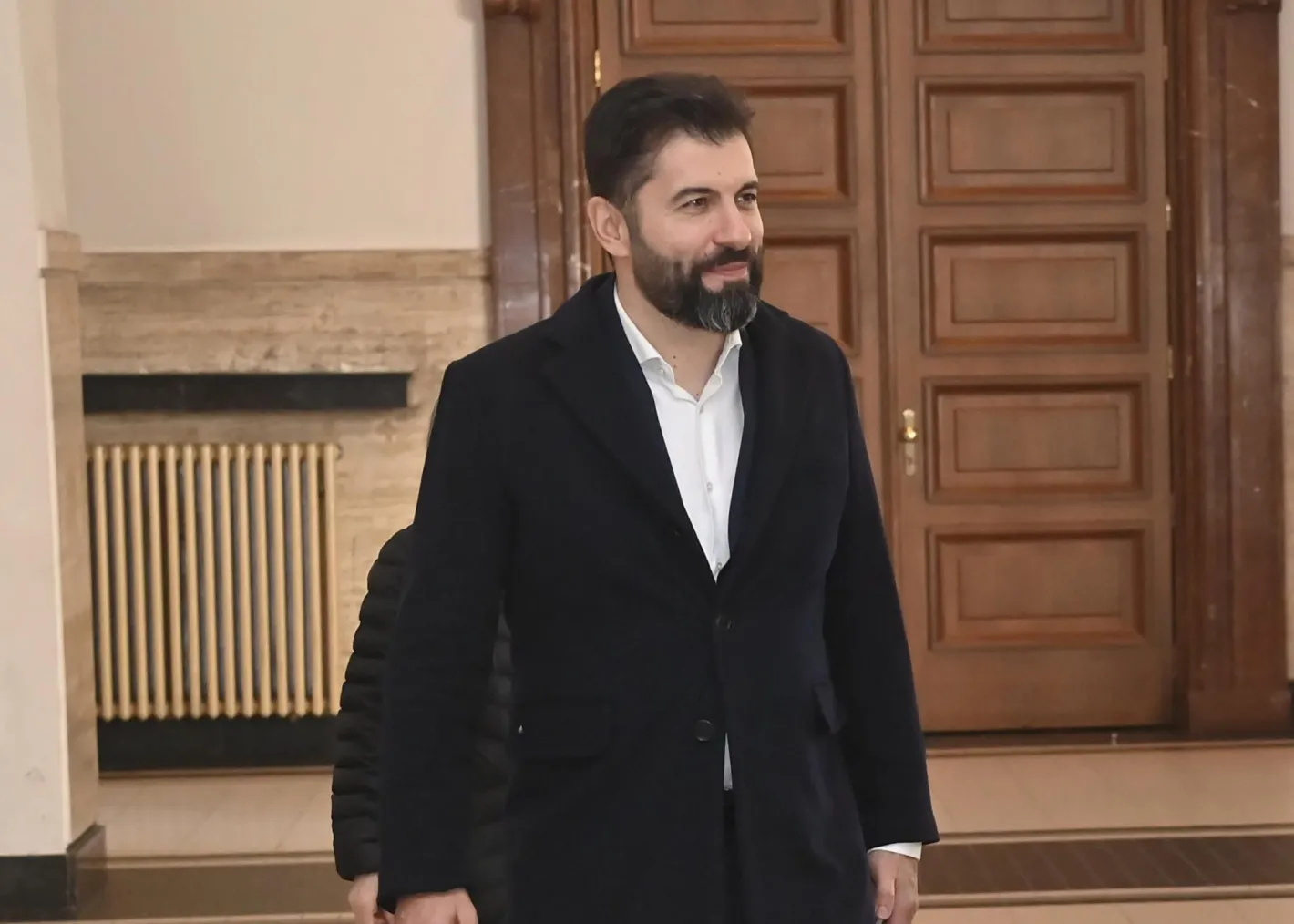 Кирил Петков гласува семейно, втората щерка - за първи път