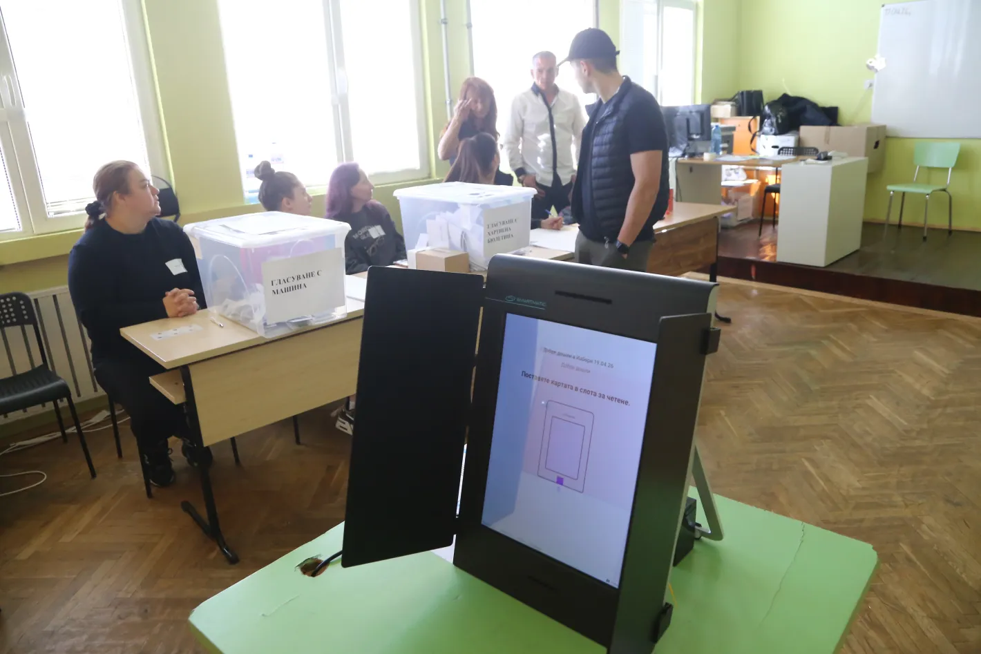 Проблеми с машините за гласуване утежниха максимално изборите във Варна
