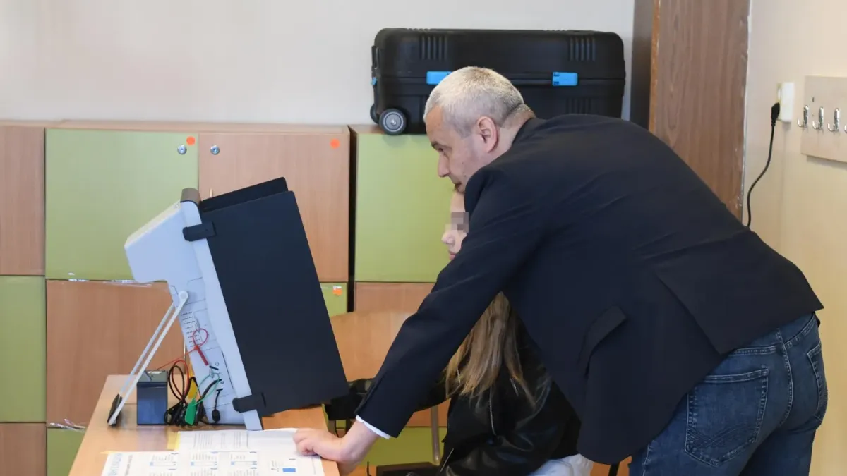 Костадинов забърка скандал докато гласува
