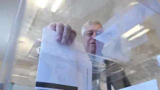 Започна предаването на протоколите в София, отчетоха проблеми с машинното гласуване