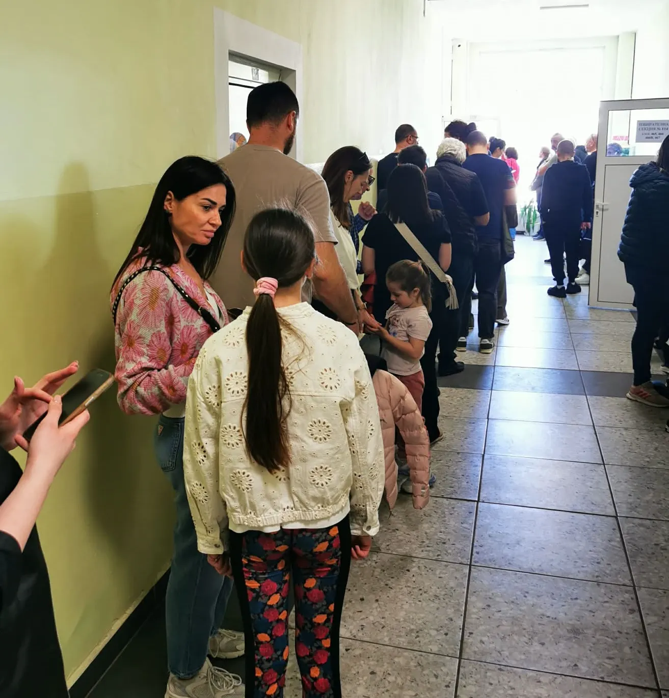 Изборна лудост в столичния квартал "Младост" 4, заредете се с търпение