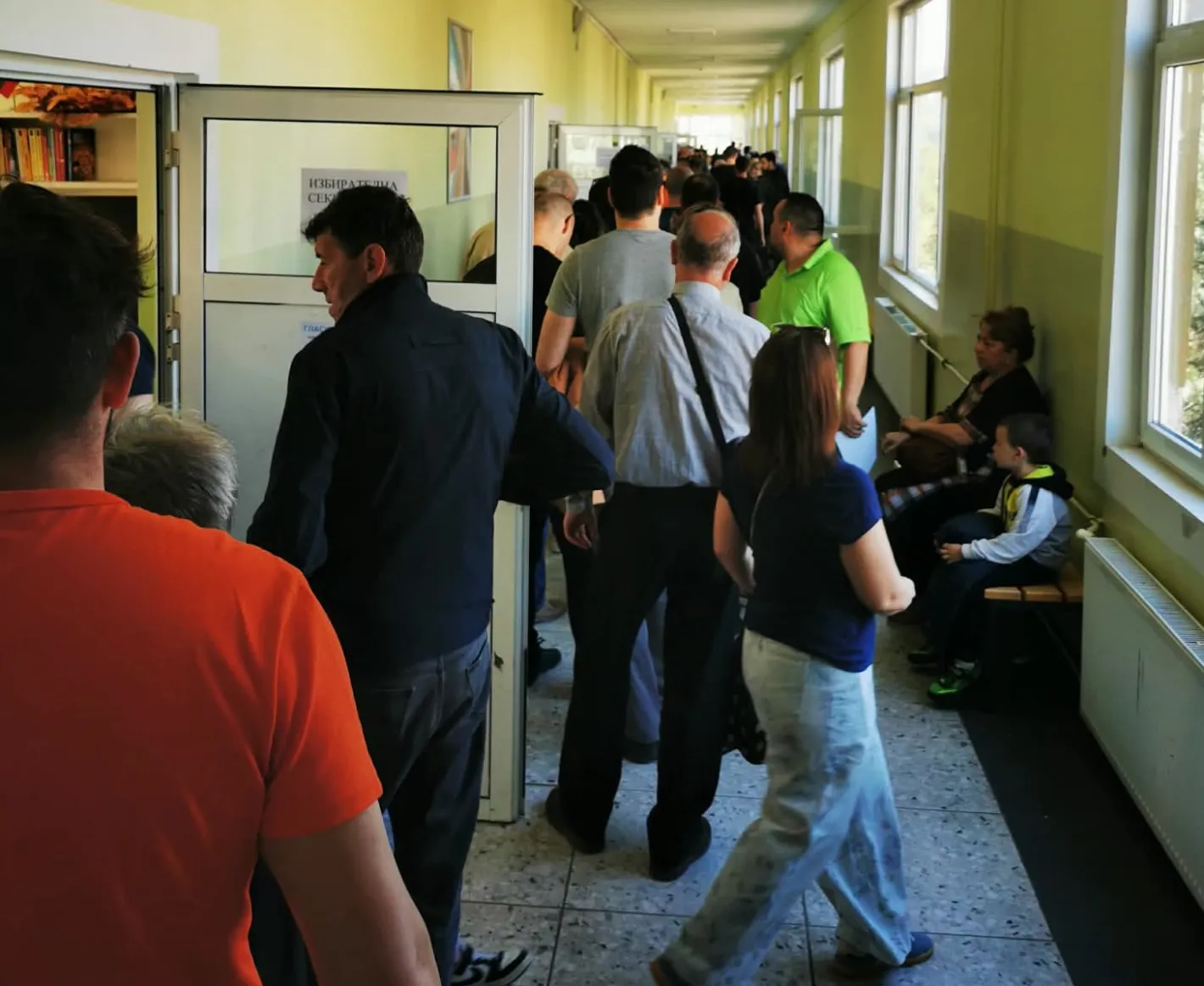 Изборна лудост в столичния квартал "Младост" 4, заредете се с търпение