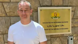 Между страха и вярата: Николай Младенов упражни правото си на глас в Египет