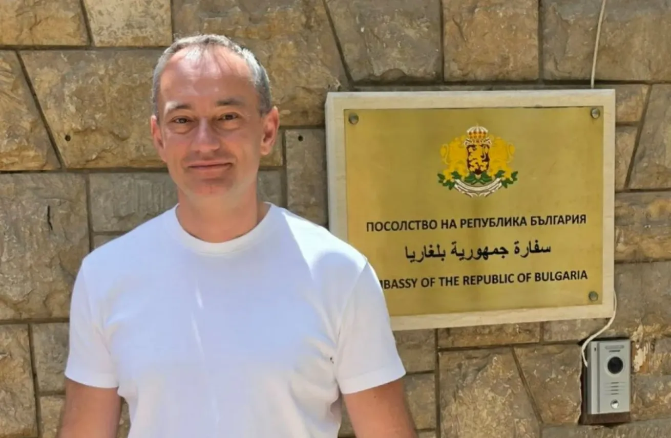 Между страха и вярата: Николай Младенов упражни правото си на глас в Египет