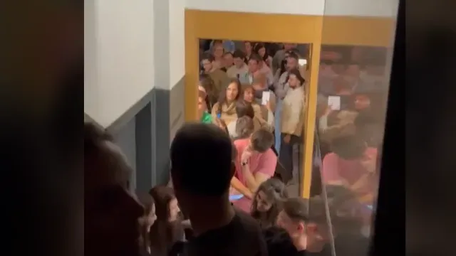 Хаос в Барселона! 300 българи останаха без глас, полицията се намеси