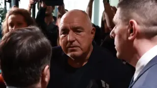 ГЕРБ и ПП-ДБ в капана на вътрешните си кризи