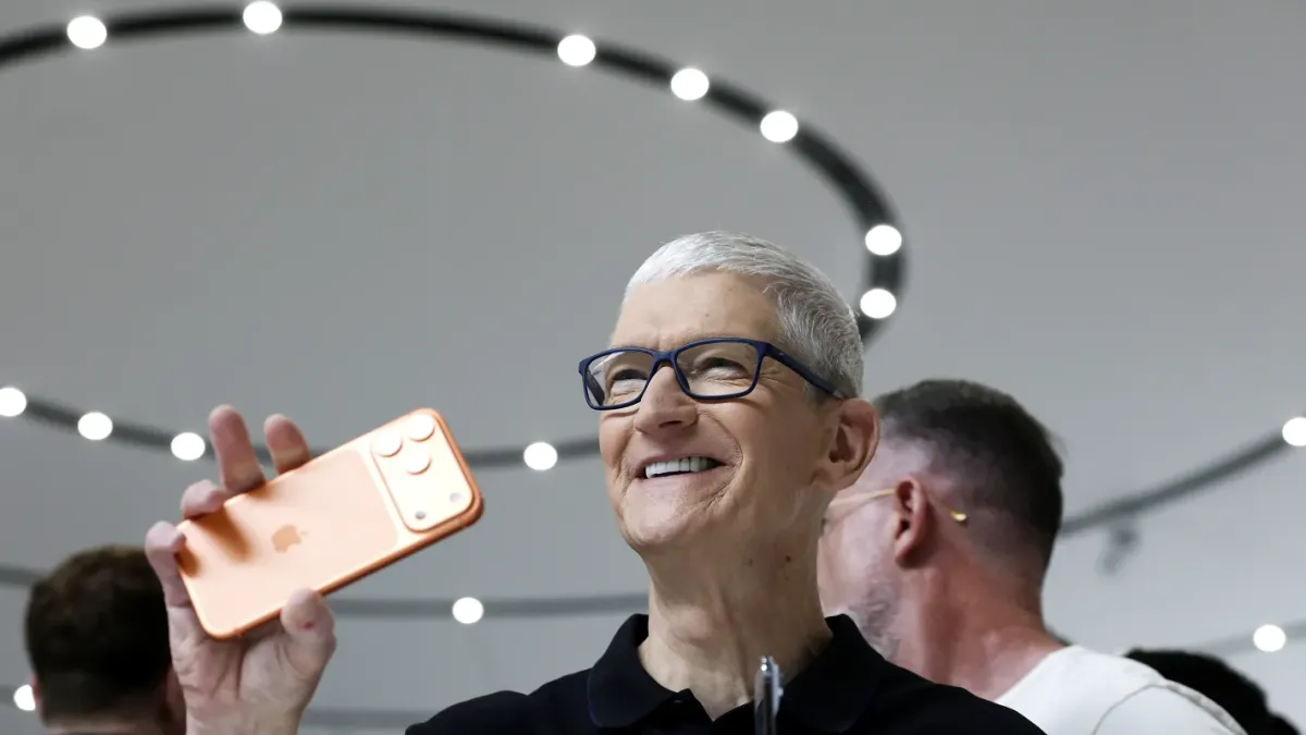 Тим Кук се оттегля като шеф на Apple, стана ясно кой ще поеме поста му