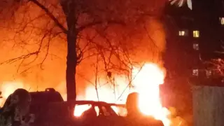 Руснаците атакуваха Суми с дронове, поразени са жилищни сгради и медицинско заведение