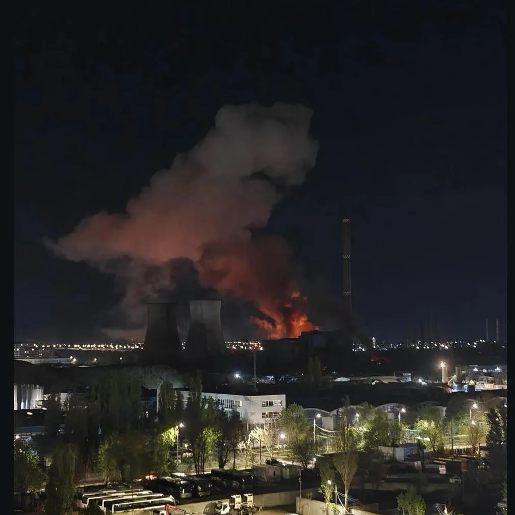 Мощен взрив и пожар в ТЕЦ в Букурещ, хиляди са без топла вода