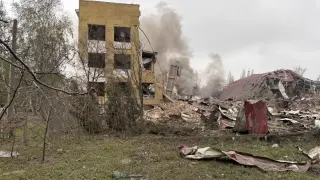 Огромни разрушения в Славянск: Русия пусна авиобомба, тежаща тон и половина Снимки