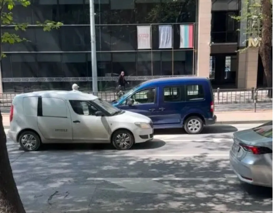 Шофьор влезе в насрещното на централен булевард в Пловдив Снимка