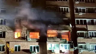 Руските сили атакуваха Днипро посред нощ, гори многоетажна сграда Снимки