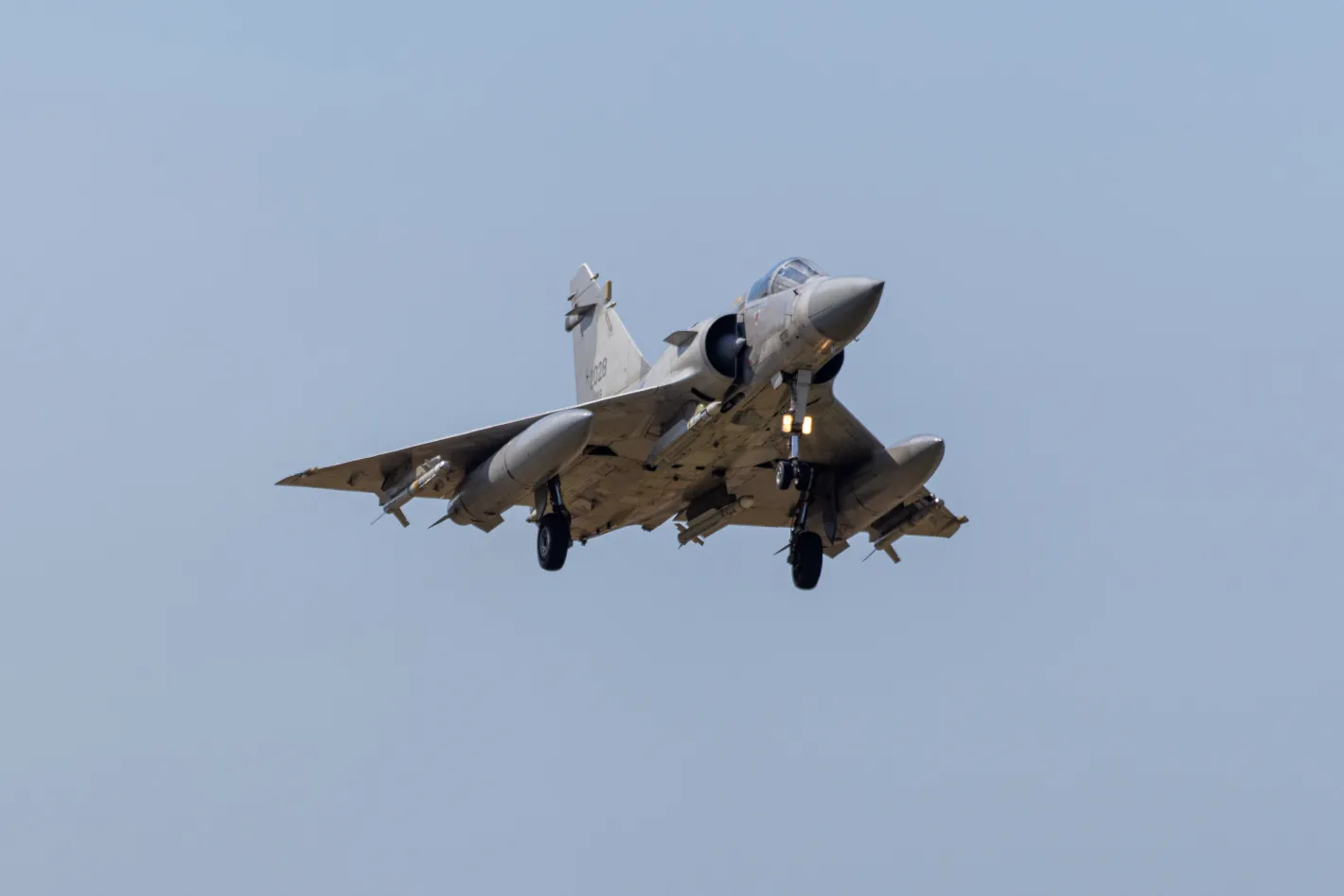 Предлагат отстъпка на Гърция за самолетите Rafale, ако прехвърлят всички Mirage 2000 на Украйна