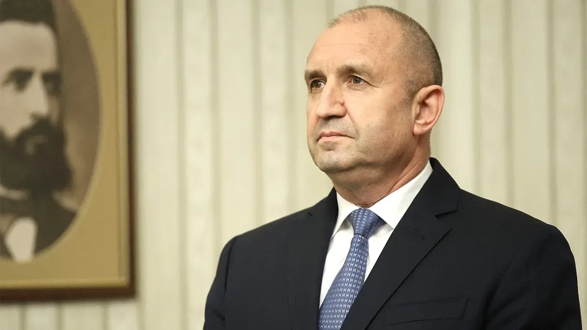 Политолог очерта границите на властта: Радев няма мандат да пипа Конституцията и външния курс