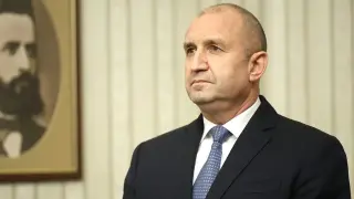 Политолог очерта границите на властта: Радев няма мандат да пипа Конституцията и външния курс