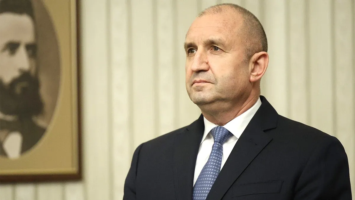 Политолог очерта границите на властта: Радев няма мандат да пипа Конституцията и външния курс