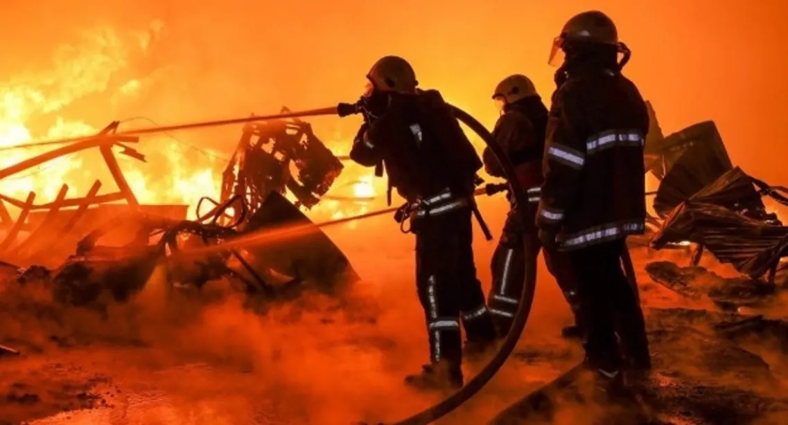 Руските сили удариха жилищна сграда в Одеса, показаха последствията от атаката