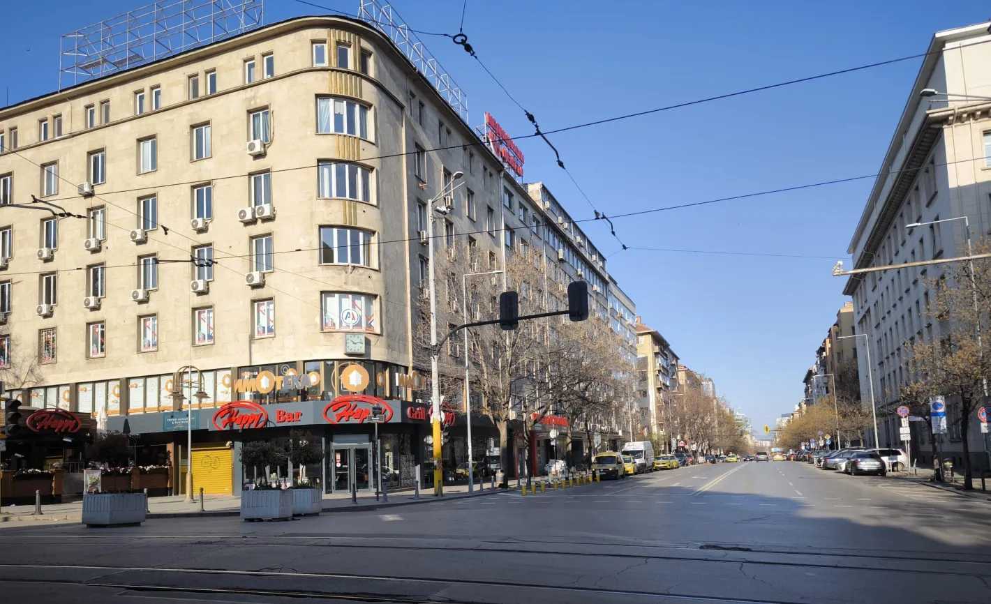 Спират движението по редица булеварди и улици в София