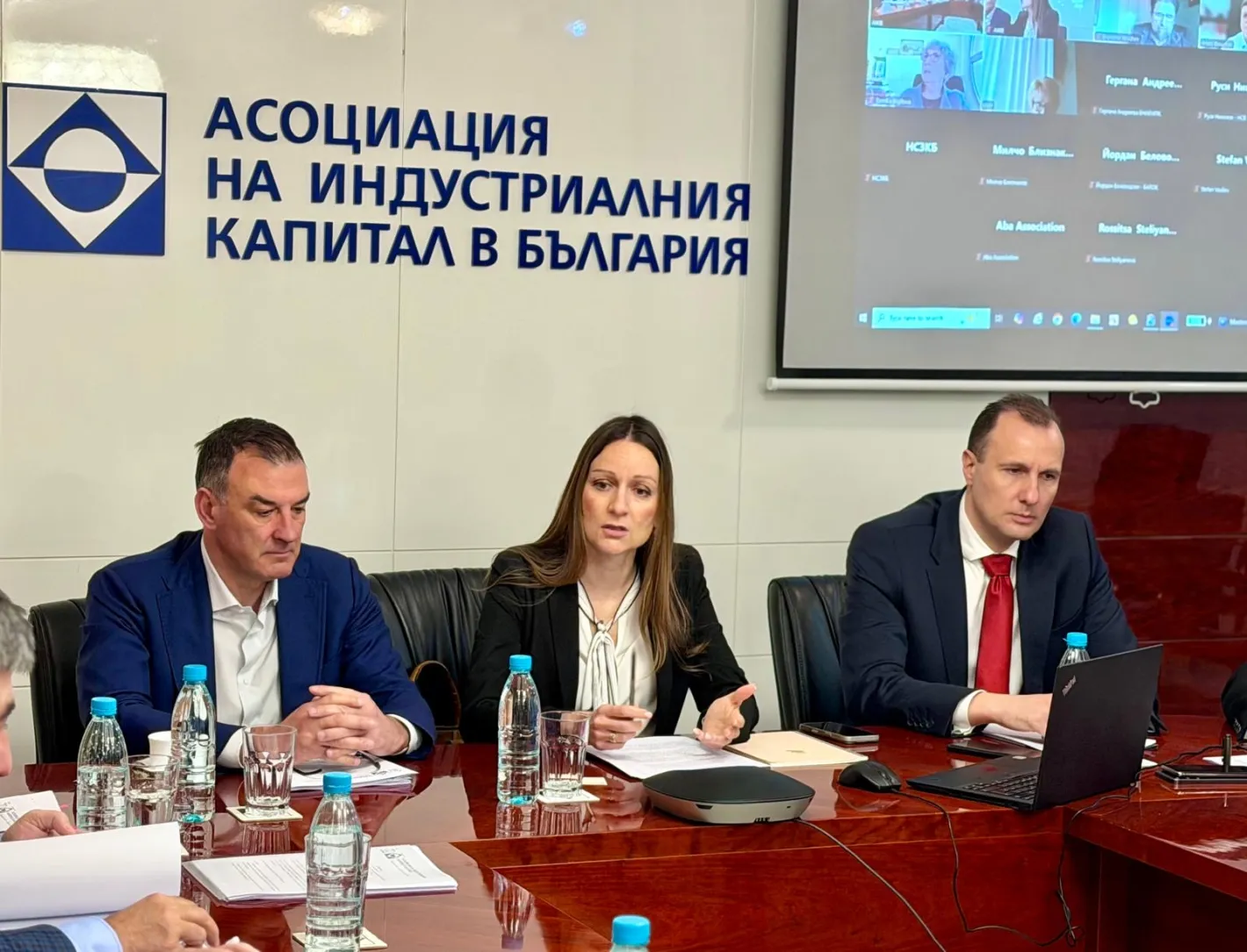 Министър Ирина Щонова пред Националния съвет на АИКБ: Работихме с бизнеса за решения в условия на криза