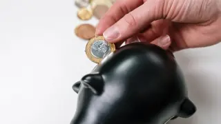 Инфлацията стопи депозитите на българите с милиарди