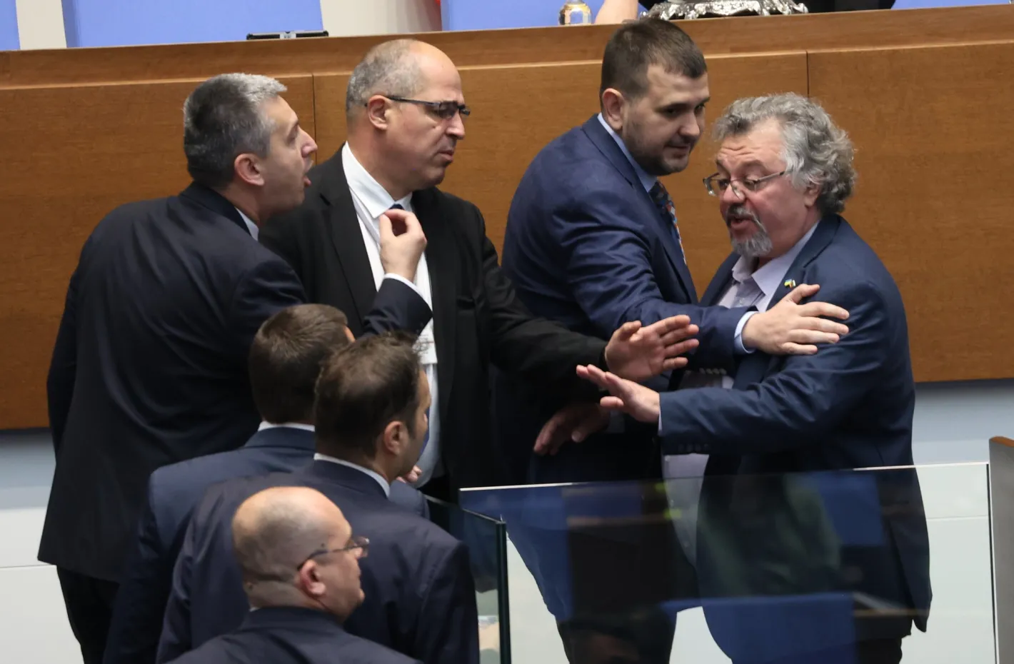 Големи калпазани: Кои бяха най-наказваните депутати в 51-ото НС