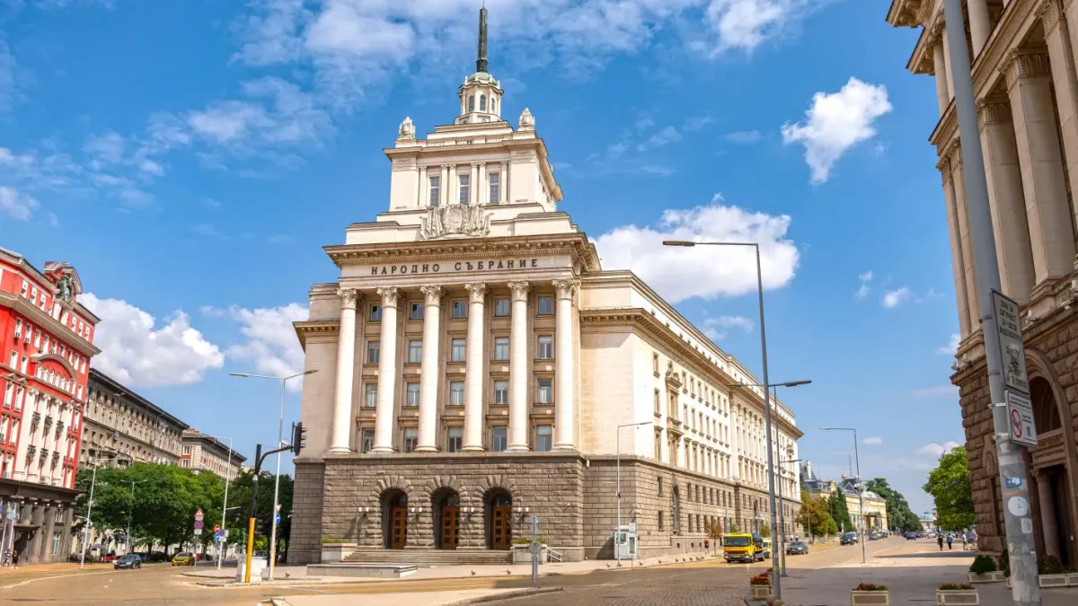 Новите депутати от юристи до спортисти, има още цирков артист, капитан на кораб и полиглоти