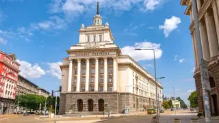 Новите депутати от юристи до спортисти, има още цирков артист, капитан на кораб и полиглоти