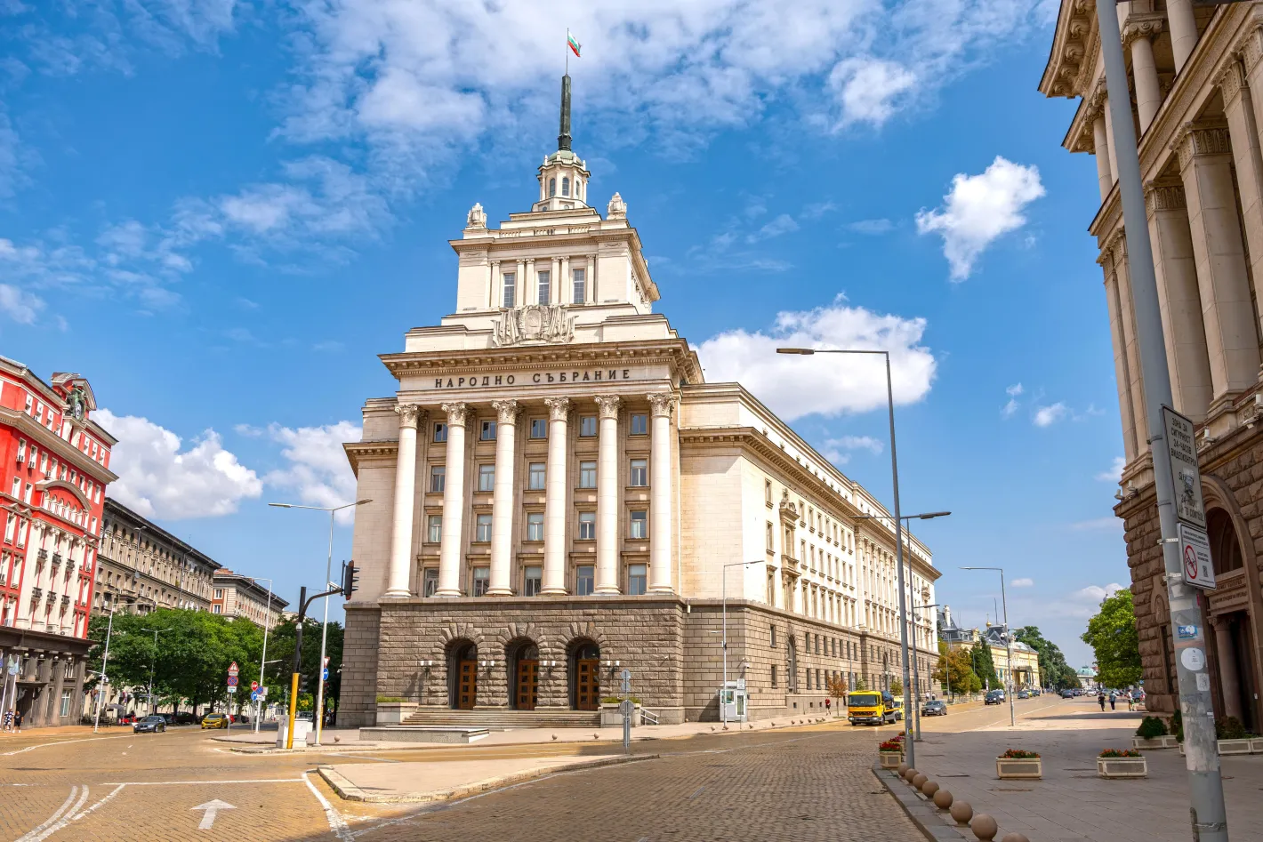 Новите депутати от юристи до спортисти, има още цирков артист, капитан на кораб и полиглоти