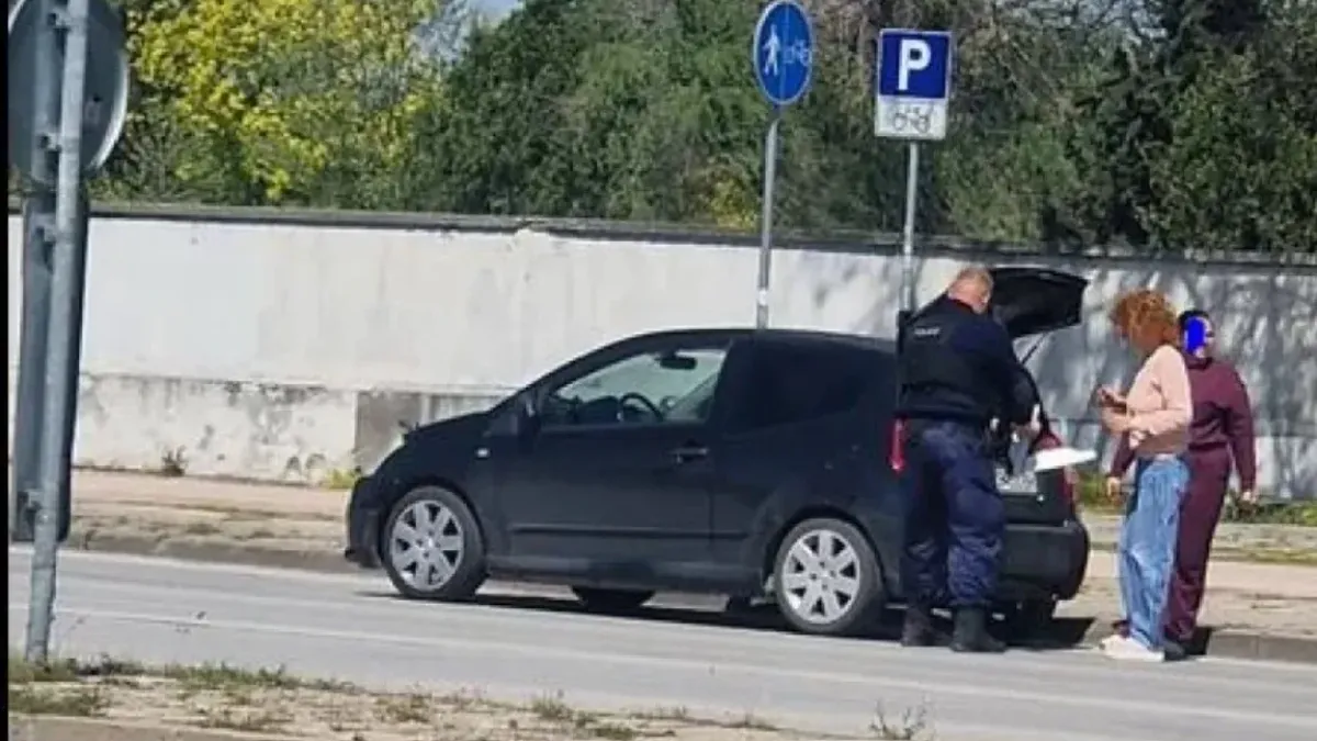 Полицаи помогнаха на две жени с аварирала кола в Пловдив
