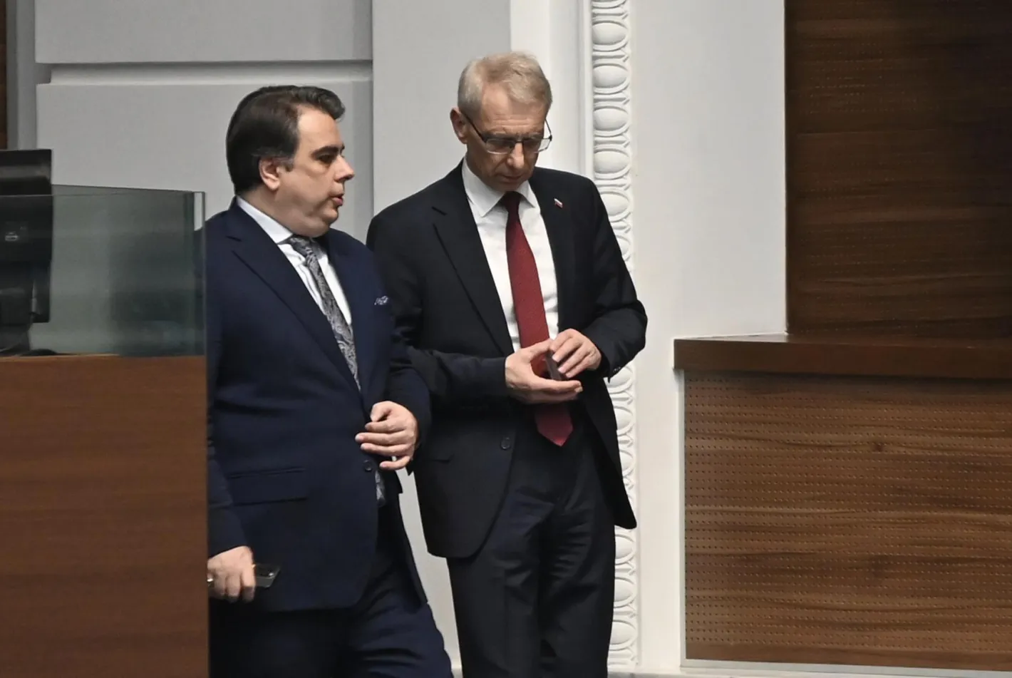 Драма в ефира с Денков: ППДБ става на парчета