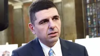 Жегнаха Мирчев за вечния план на ДБ, той тръгна да увърта и да се оправдава