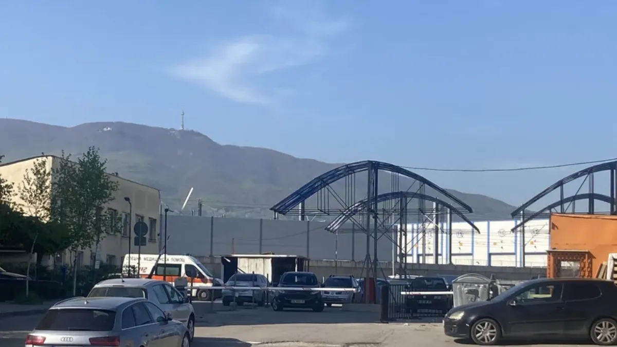 Екшън в гараж "Земляне": Мъж вдигна на крак полицията, барикадира се в шефски кабинет